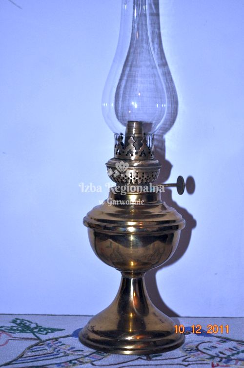 Lampa naftowa z kominem