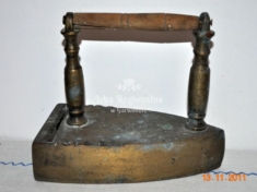 Stare mosiężne żelazko