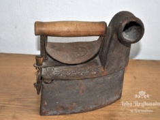 Żelazko na rozżarzony węgiel drzewny