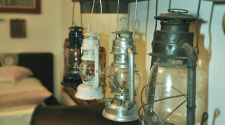 Izba Regionalna - kolekcja lamp naftowych